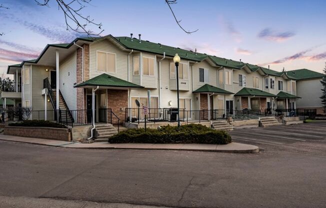 Updated 2-story townhome on the South side of Colorado Springs WITH Mountain Views