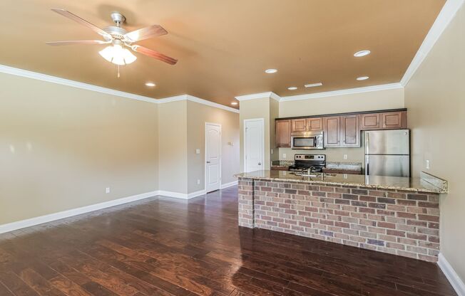2 beds, 2.5 baths, 1,305 sqft, $1,225, Unit 109