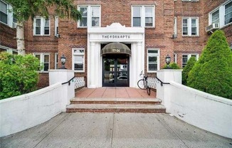 1 bed, 1 bath, $2,400, Unit 3L