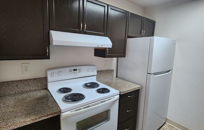 Gorgeous and Comfortable - Dual Master Suites - 2BD/2BA - East Mission Valley