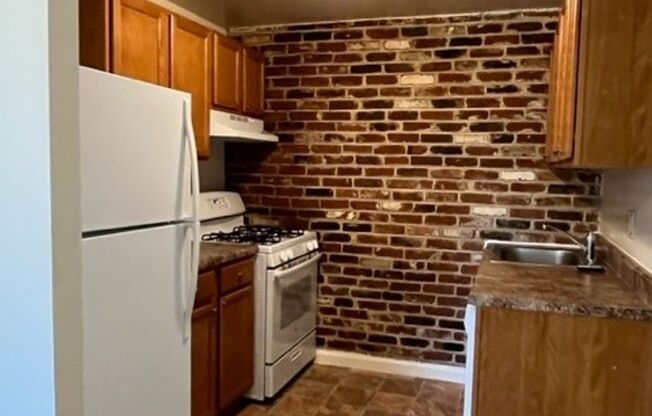 2 beds, 1 bath, 900 sqft, $1,525, Unit 123