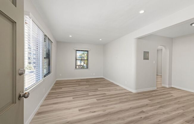 HILLCREST LOVELY ONE BEDROOM
