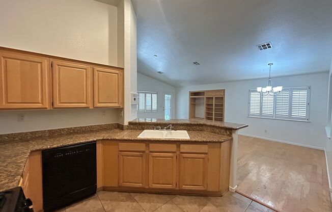 Cozy Single Story Home in Silverado Ranch!