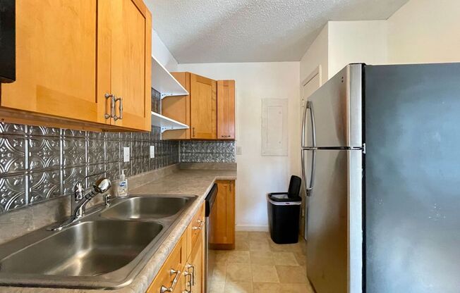 2 beds, 2 baths, $1,995