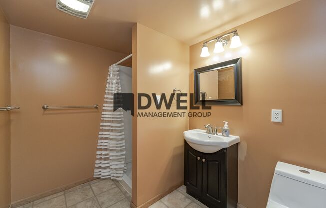 3 beds, 2 baths, $2,000, Unit # NORTHWEST