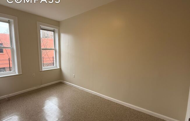 900 GLENMORE AVE