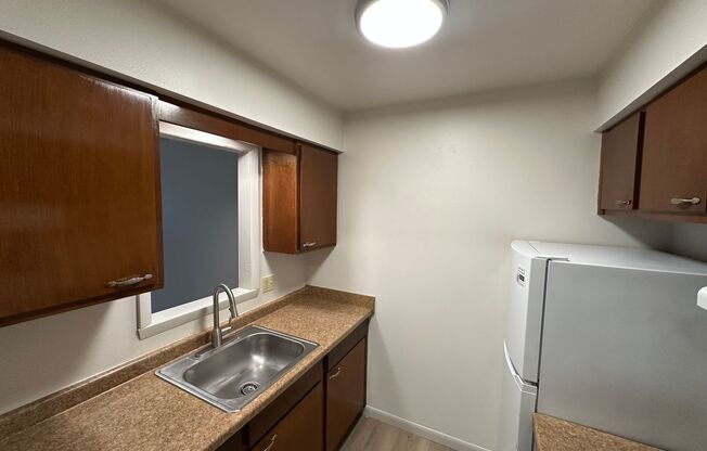 2 beds, 1 bath, $1,295, Unit 114