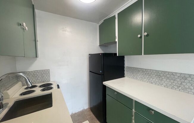 Corner Unit! 1 Bedroom, 1 Bath Apartment in Columbia City, $1475 per month