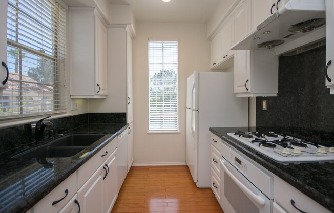 Upstairs Beautiful Condo in Carmel Valley!