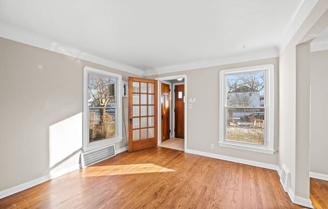 304 E 248 ST