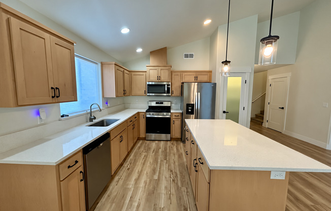 Four Bedroom Home with W/D Included- SE Salem