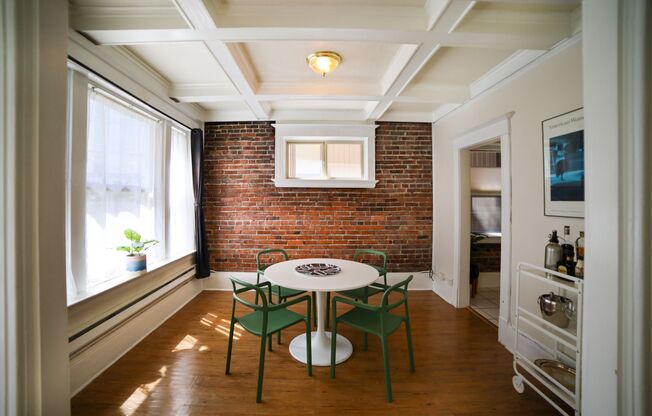 1 bed, 1 bath, 720 sqft, $1,950, Unit G