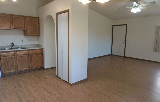 3 beds, 2 baths, $1,250