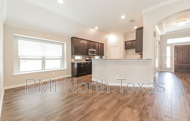2124 AUSTIN LN