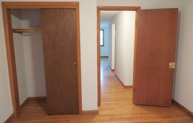 2 beds, 1 bath, 850 sqft, $1,299, Unit 5806-3 Russett