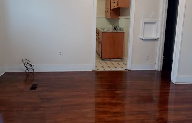 3 beds, 1 bath, $875