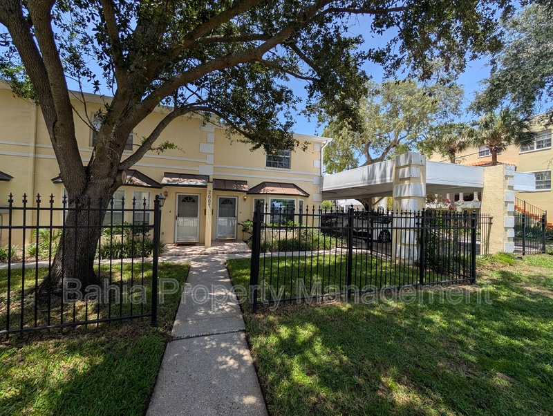 2007 W DE LEON ST