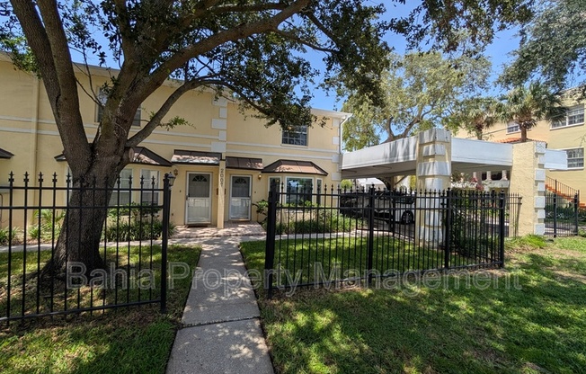 2007 W DE LEON ST