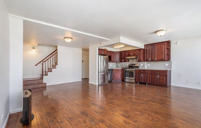 801 Franklin St #1221 - 2 bedroom | 1.5 bath | 2 level Condo