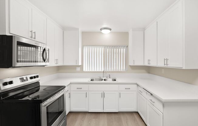 2 beds, 1 bath, 1,100 sqft, $2,100, Unit 11