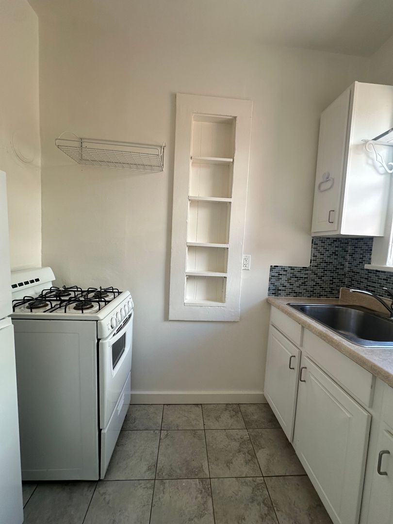 025 (550 Leavenworth)