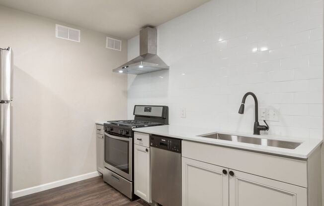 1 bed, 1 bath, 650 sqft, $795, Unit White Oaks #I