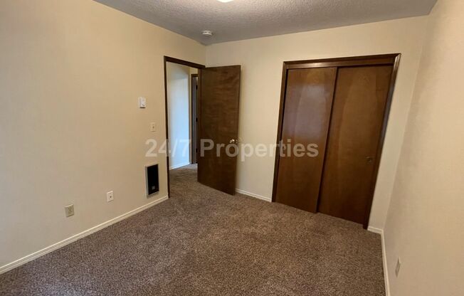 2 beds, 1 bath, $1,395, Unit Unit 4