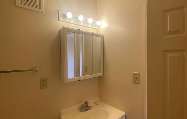 2 beds, 2 baths, 884 sqft, $1,495, Unit K-31