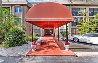 Beautifully Updated 2-Bed/ 1-Bath Condo with Screened Lanai – 3700 S Osprey Ave #208