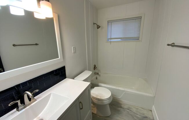 2 beds, 1 bath, 800 sqft, $1,100, Unit 3