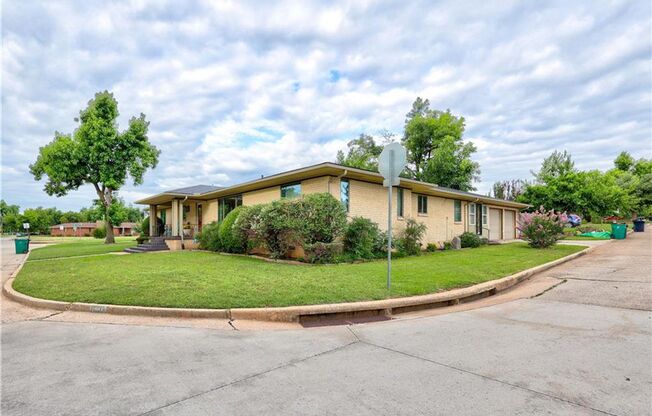 Stunning midcentury home in the absolute best part of OKC!