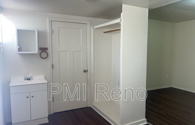 923 W 2 ST