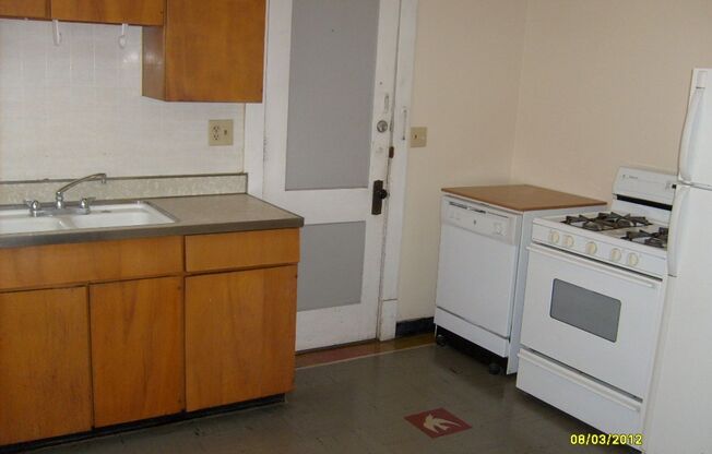 2 beds, 1 bath, 1,120 sqft, $1,700, Unit 821