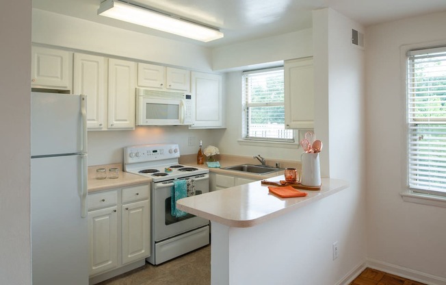 Fully Equipped Kitchen at Park Georgetown, Virginia