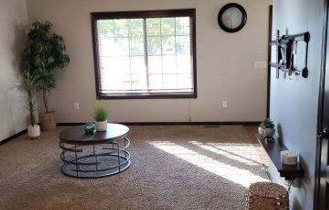 3 beds, 4.5 baths, $2,300, Unit Unit 116