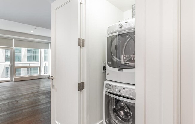 Studio, 1 bath, 588 sqft, $3,950, Unit 5S