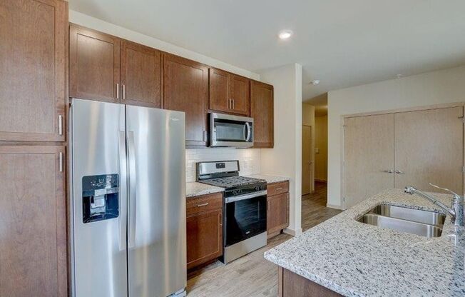 2 beds, 2 baths, 993 sqft, $2,350, Unit 415