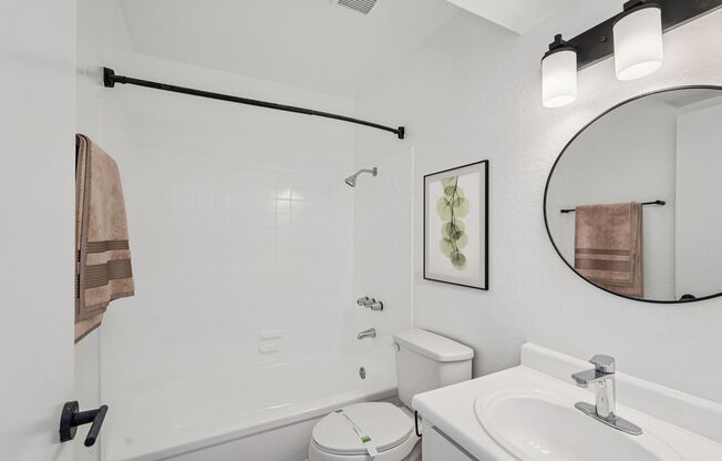 2 beds, 1 bath, 780 sqft, $1,348, Unit 25