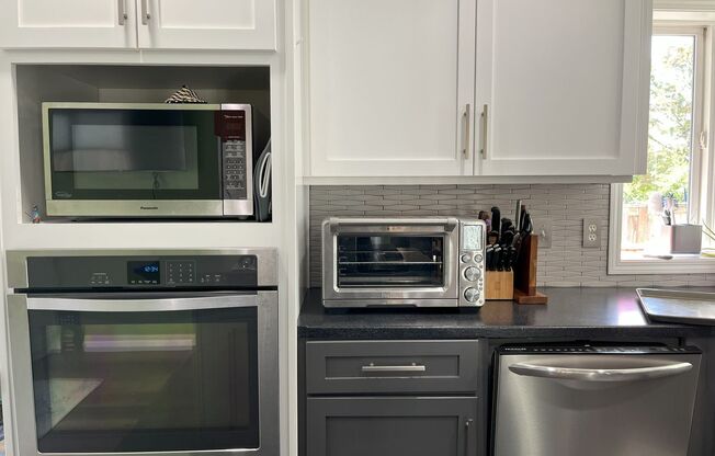 Stylish 3-Bedroom Home with Spacious Layout, Chefs Kitchen & Expansive Backyard