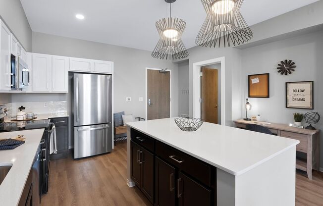 1 bed, 1 bath, 700 sqft, $1,400, Unit 2412