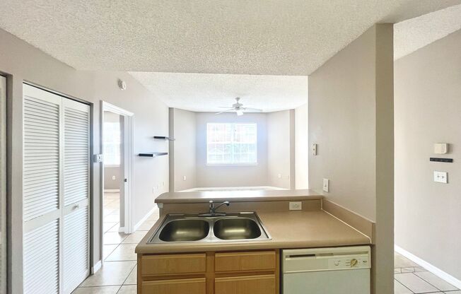 Orlando - 1 Bedroom / 1 Bathroom on the 2nd Floor Located for Rent in Gated Community Palms Villa Residence