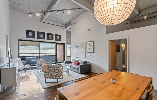 Fully Furnished 2 Bed / 2 Bath Modern Apartment Near Union Station! $2695.00!