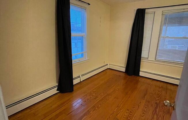 2 beds, 1 bath, $1,850, Unit 100-301