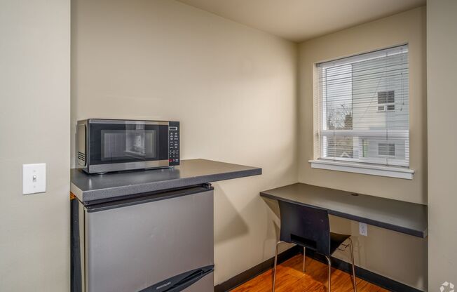 Studio, 1 bath, 175 sqft, $1,099, Unit Unit 409