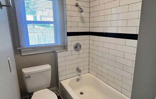 1813 S 6 ST