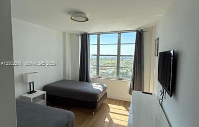 2 beds, 2 baths, 1,040 sqft, $3,600, Unit 5700 Collins Ave # 15H
