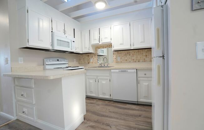 1 bed, 1 bath, 775 sqft, $2,350, Unit 24-6