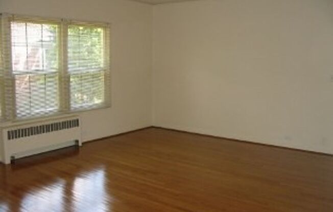 1 bed, 1 bath, 750 sqft, $1,515, Unit 33