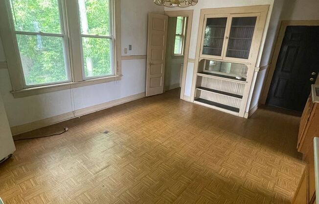 Charming 2 bed 1 bath located right off Brady St