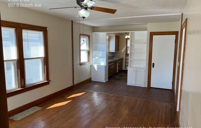 4+BD/2 BATH HOUSE NEAR AUGUSTANA & USF with Garage